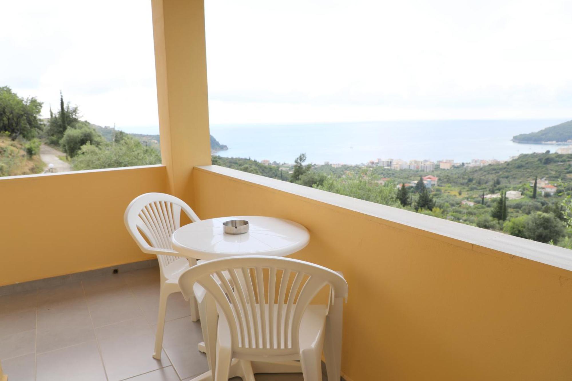 Nefeli'S Apartment Himare Exterior photo